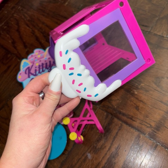 Kitty Cakes Playset with Accessories - Picture 2 of 6